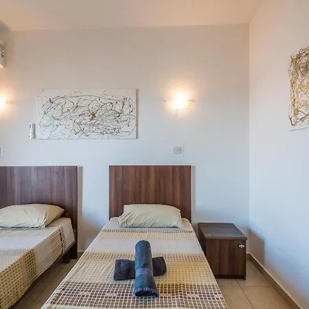 Seashells Apartments With Terrace, Just Off The Seafront In Bugibba - By Getawaysmalta St. Paul's Bay Exterior photo