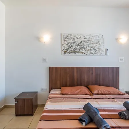 Seashells Apartments With Terrace, Just Off The Seafront In Bugibba - By Getawaysmalta St. Paul's Bay Exterior photo
