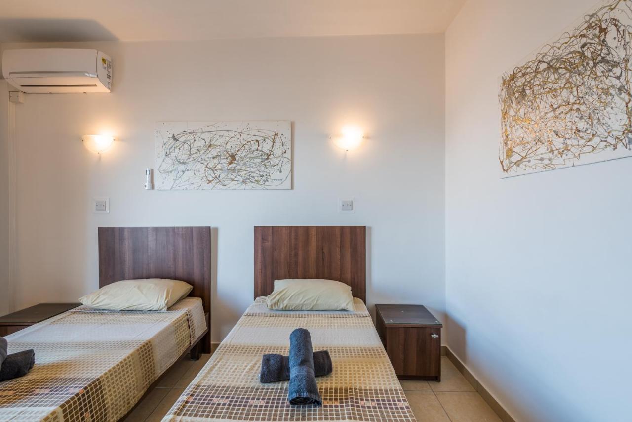 Seashells With Terrace, Just Off The Seafront In Bugibba - By Getawaysmalta Apartment St. Paul's Bay