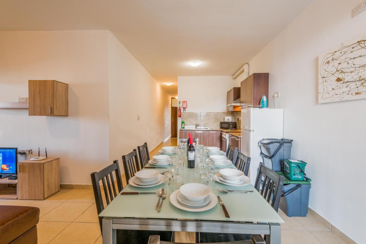 Apartment Seashells With Terrace, Just Off The Seafront In Bugibba - By Getawaysmalta
