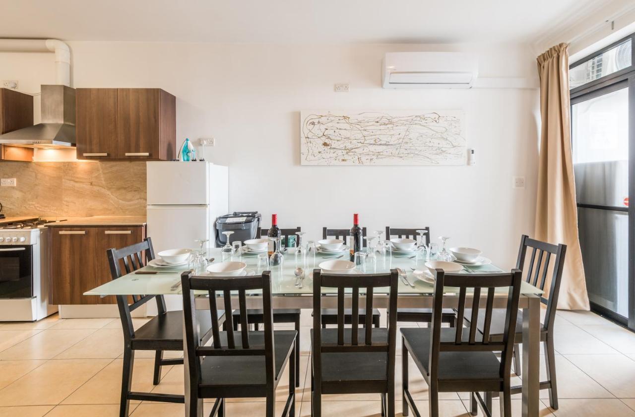Apartment Seashells With Terrace, Just Off The Seafront In Bugibba - By Getawaysmalta *