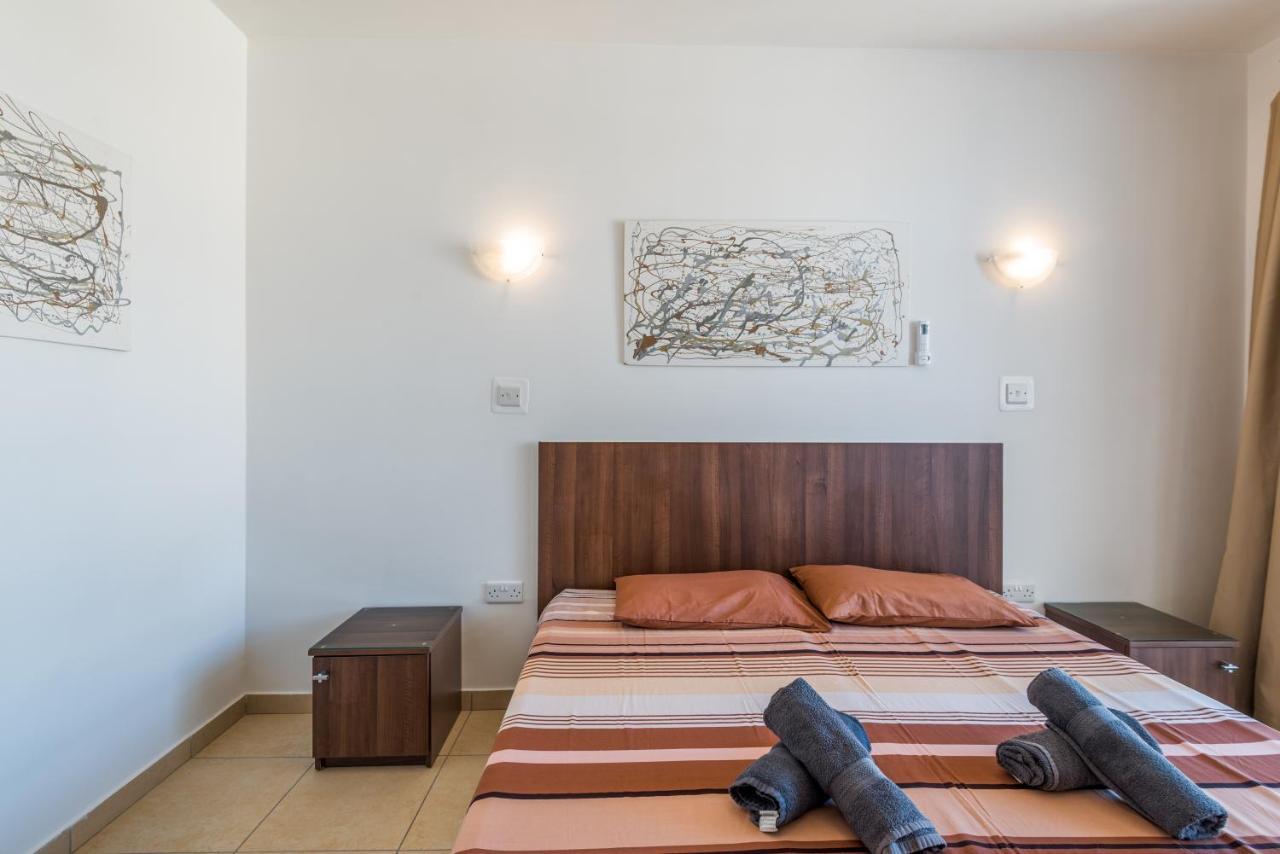 Seashells With Terrace, Just Off The Seafront In Bugibba - By Getawaysmalta St. Paul's Bay
