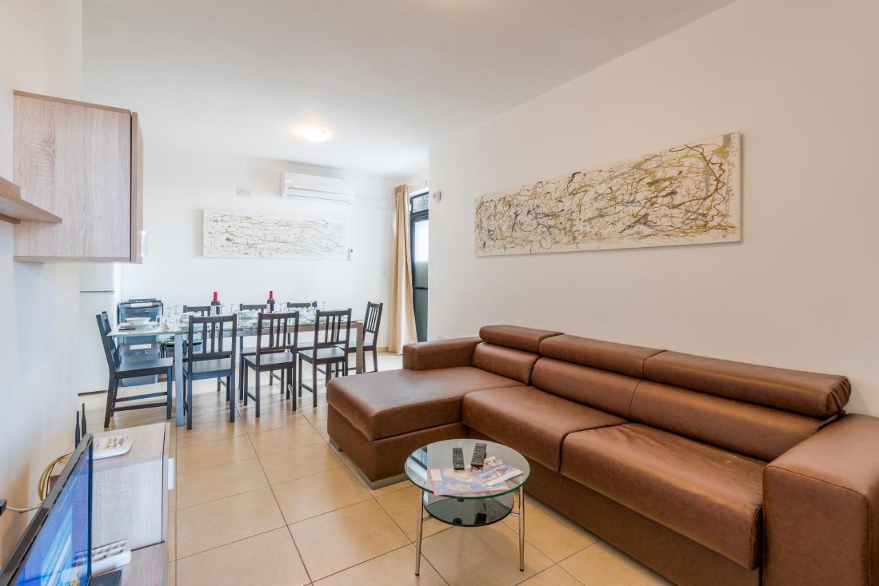 Seashells With Terrace, Just Off The Seafront In Bugibba - By Getawaysmalta Apartment *
