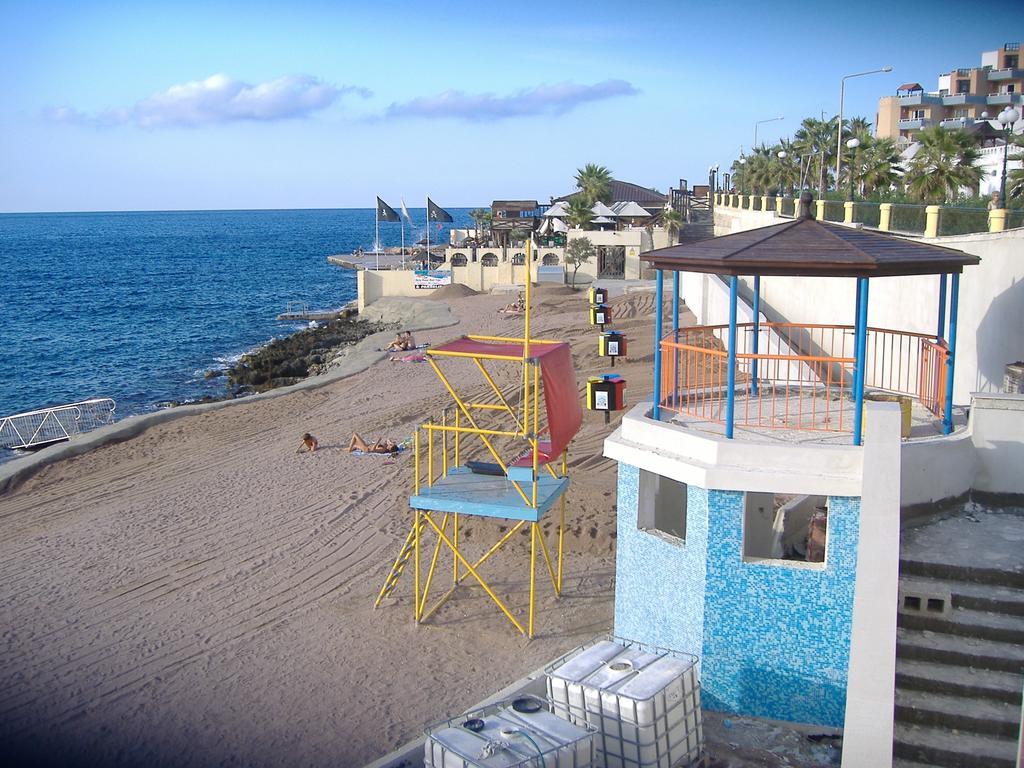 Apartment Seashells With Terrace, Just Off The Seafront In Bugibba - By Getawaysmalta