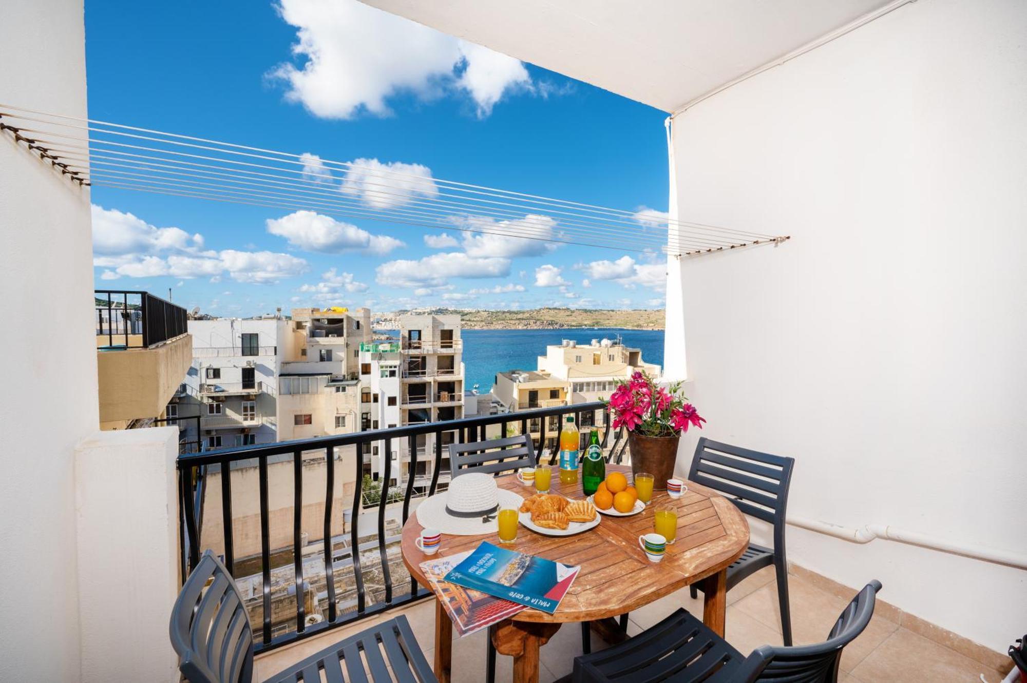 Apartment Seashells With Terrace, Just Off The Seafront In Bugibba - By Getawaysmalta *