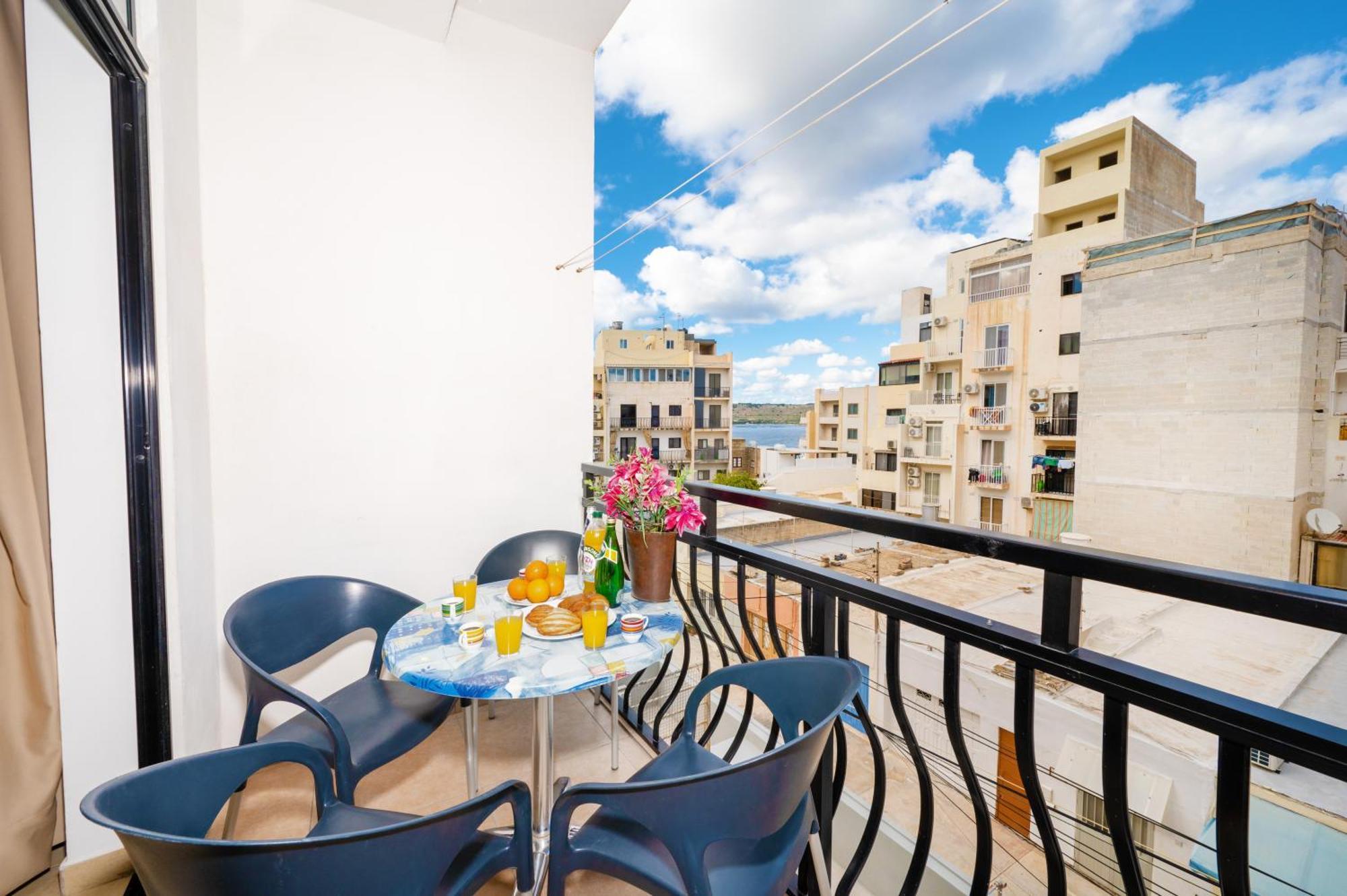 Seashells With Terrace, Just Off The Seafront In Bugibba - By Getawaysmalta St. Paul's Bay