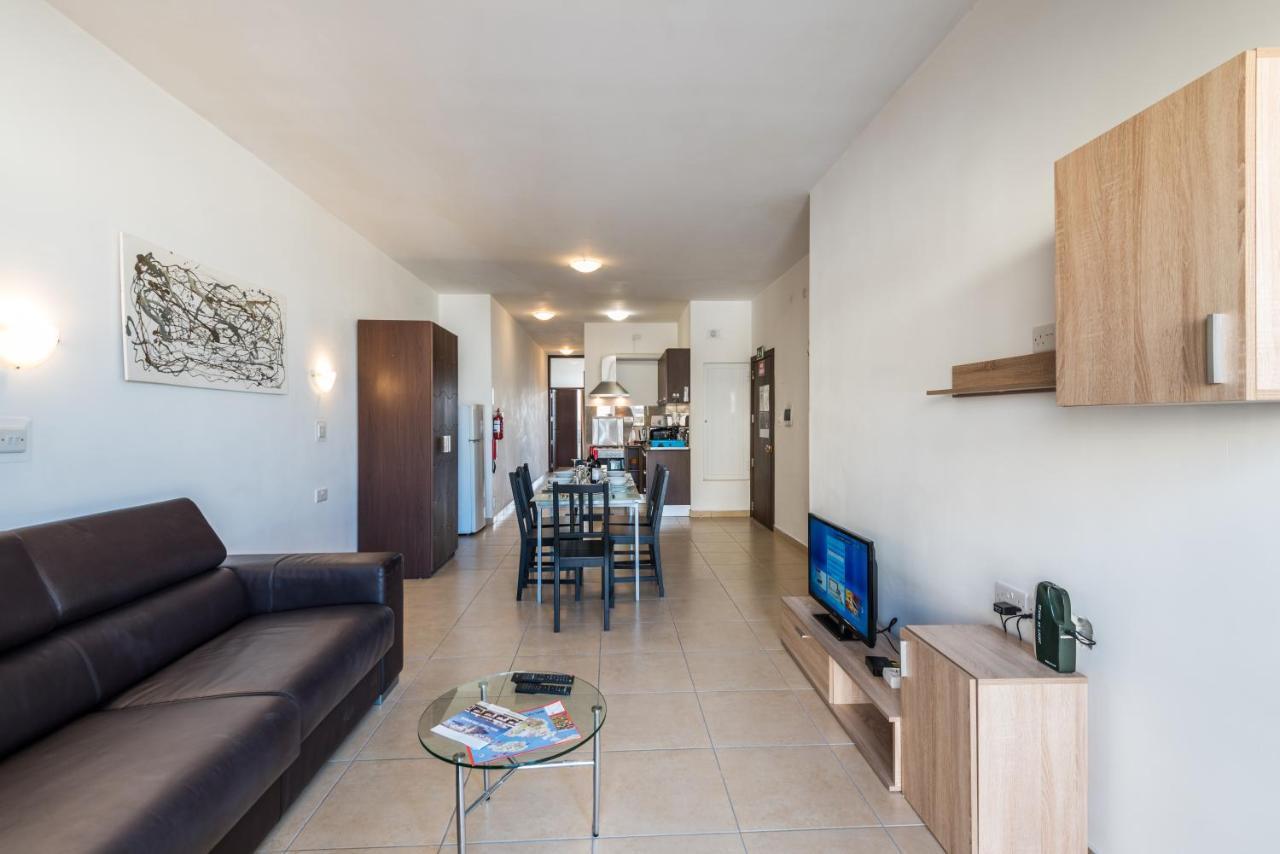 Apartment Seashells With Terrace, Just Off The Seafront In Bugibba - By Getawaysmalta