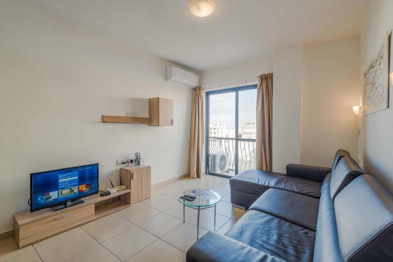 Apartment Seashells With Terrace, Just Off The Seafront In Bugibba - By Getawaysmalta *